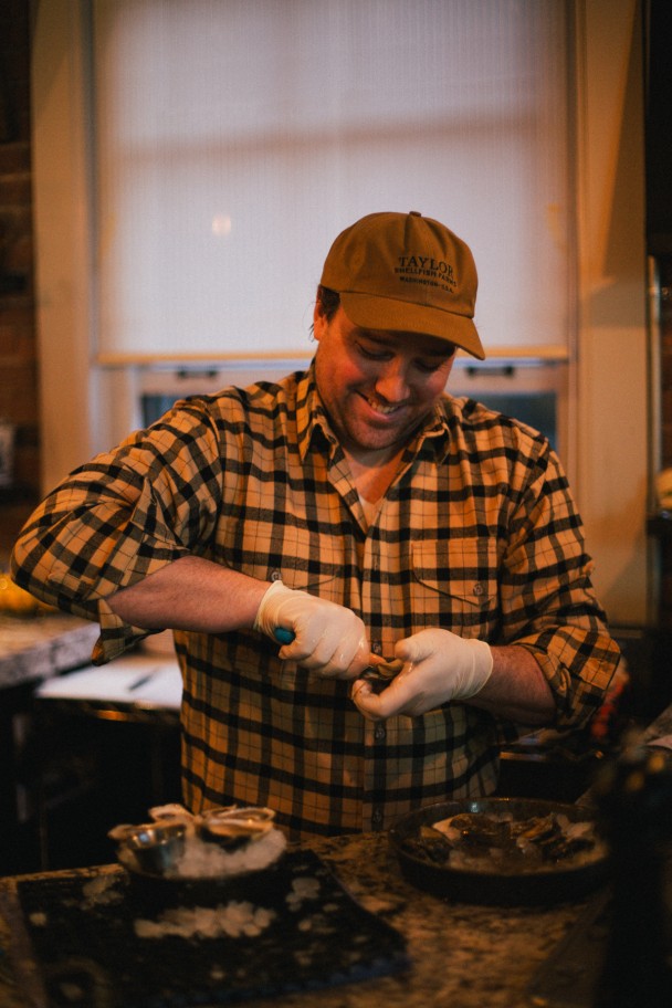 how-to-shuck-oysters-filson-10-608x912.jpg how-to-shuck-oysters-filson-10-608x912.jpg